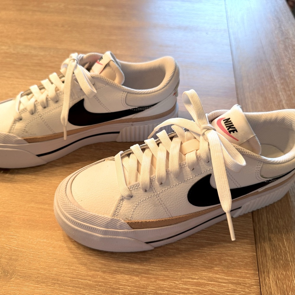 Nike Legacy Court Lift sneakers